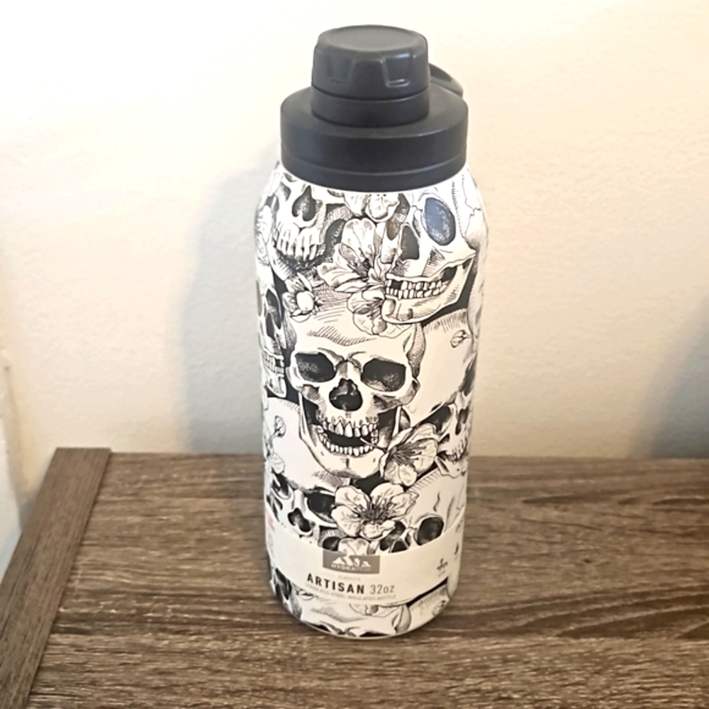 HydraPeak 32oz Skulls and Flowers 1